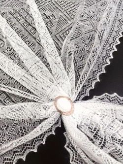 Оренбургский пуховый платок-паутинка А110-02 экрю