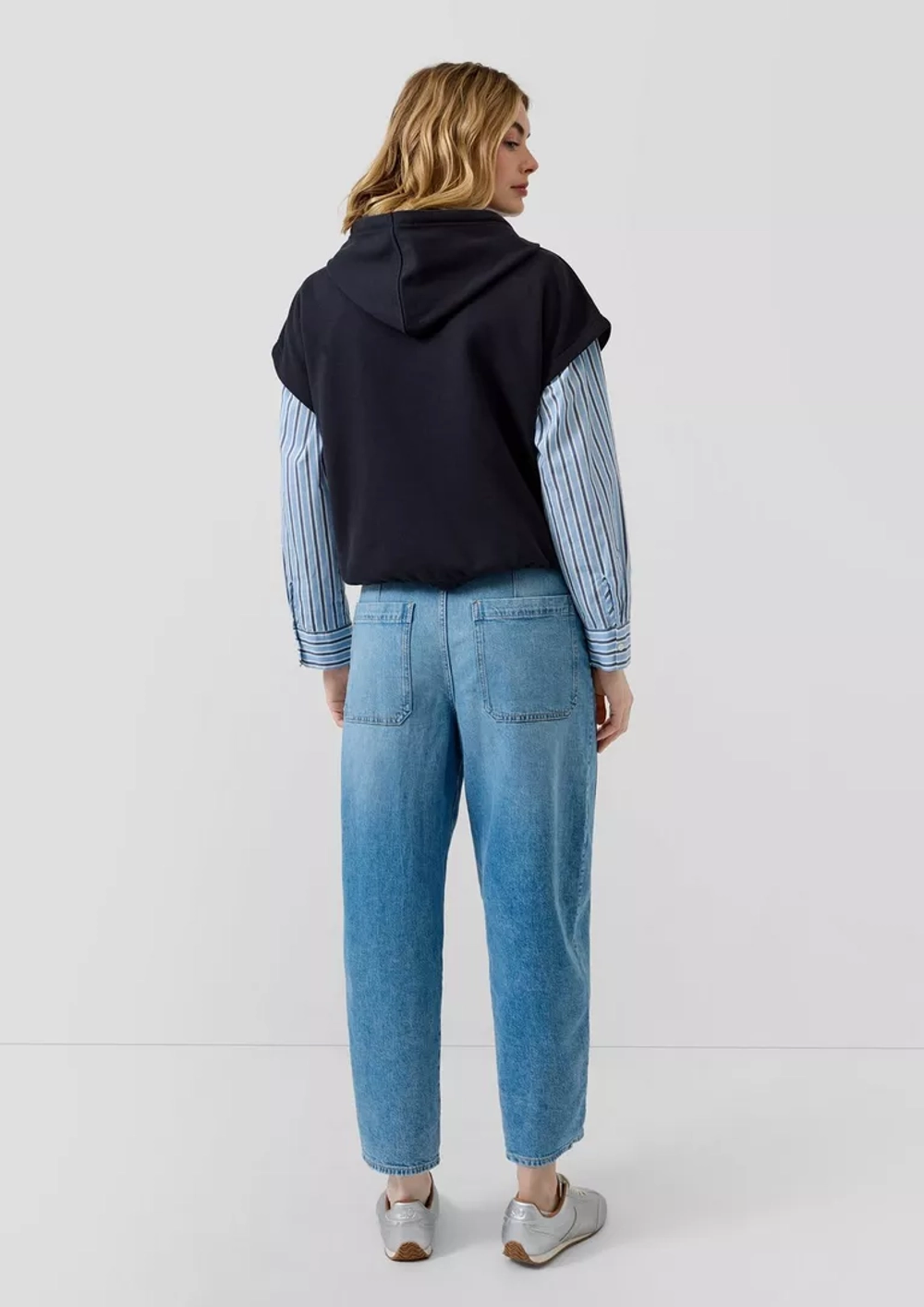 Толстовка без рукавов женская