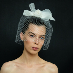 Вуаль круглая с бантом из шелка