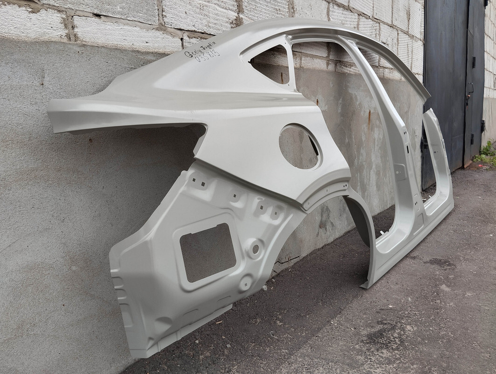 Боковина правая Geely Tugella 19-нв Новая Оригинал 5038074100C15