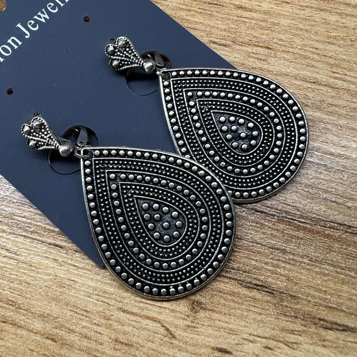 Серьги на англ. заст Bohemia Чеканка точки форма капля металл античный серебристый