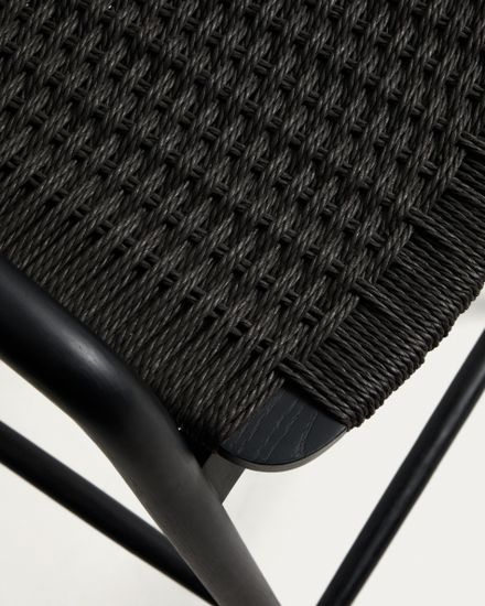 Уличный полубарный стул Derile из массива дуба и веревки в черной отделке