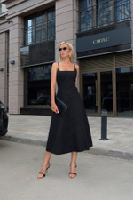 Платье на бретелях с корсетными вытачками