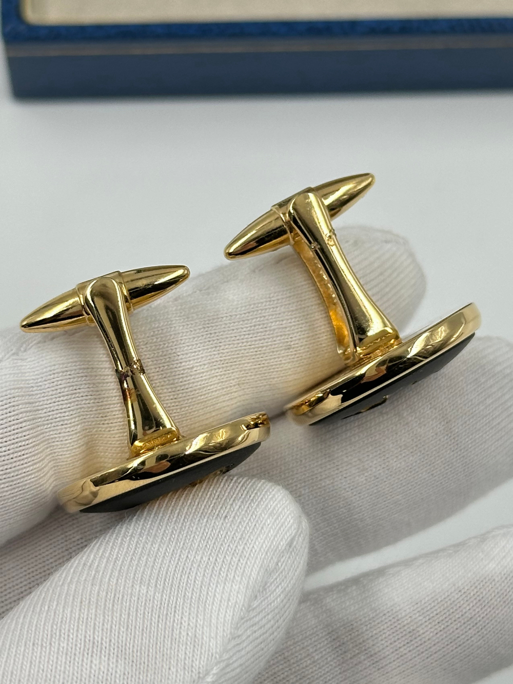 Запонки с лошадьми Wedgwood