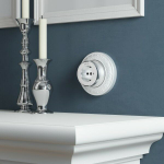 Розетка с заземлением Vintage (белый матовый/хром)