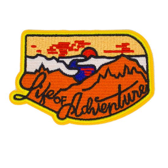 Нашивка термоаппликация на одежду и на рюкзак. Life of Adventure, Путешествия, Горы