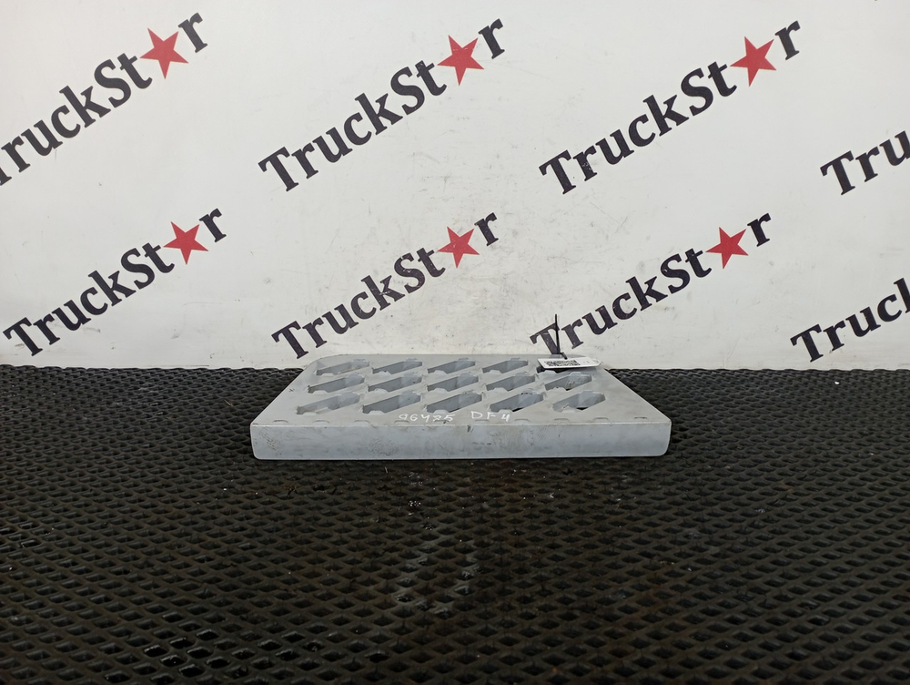 Площадка подножки левая 2023г.