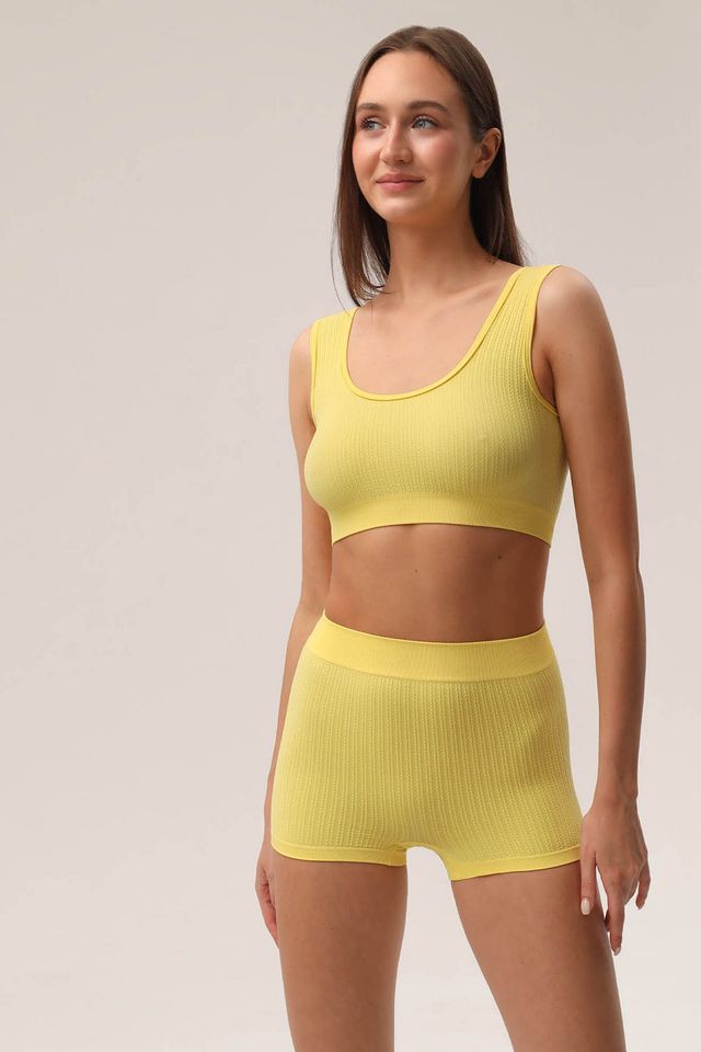 Топ с плетением "косичка" желтого цвета