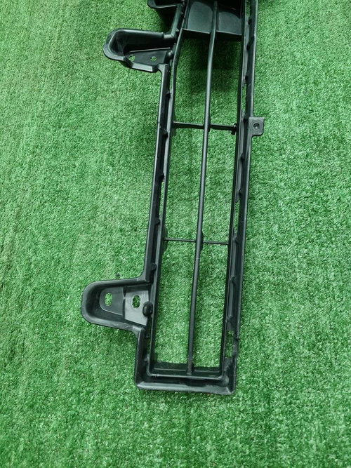 Накладка ПТФ левая Toyota Land Cruiser 200 (15-21)