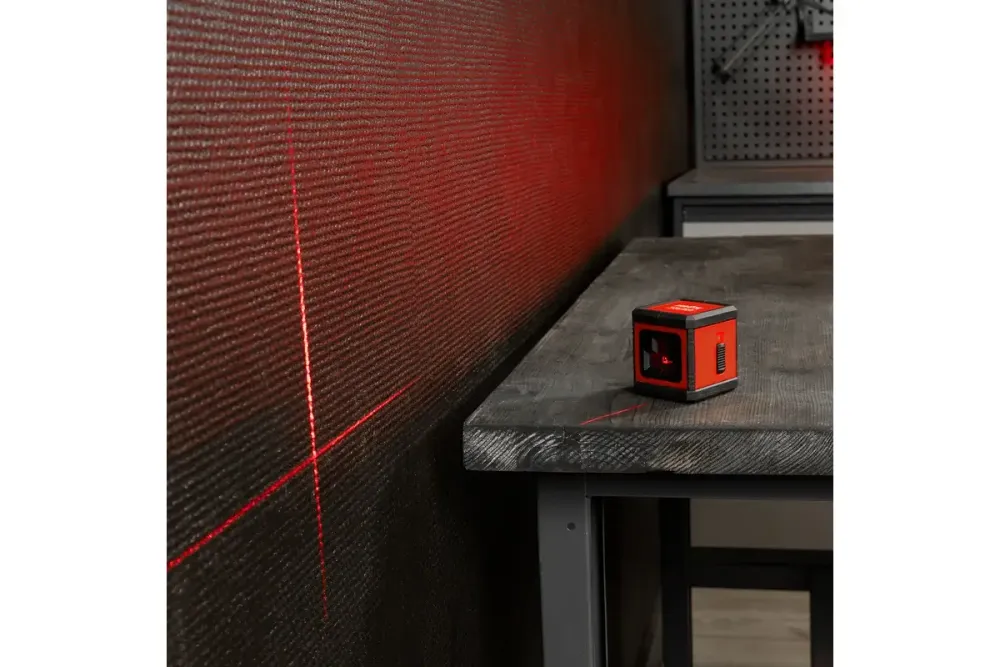 Лазерный уровень XQB RED Basic SET, 10 м, красный луч, батарейки, резьба 1/4" MTX, 35018