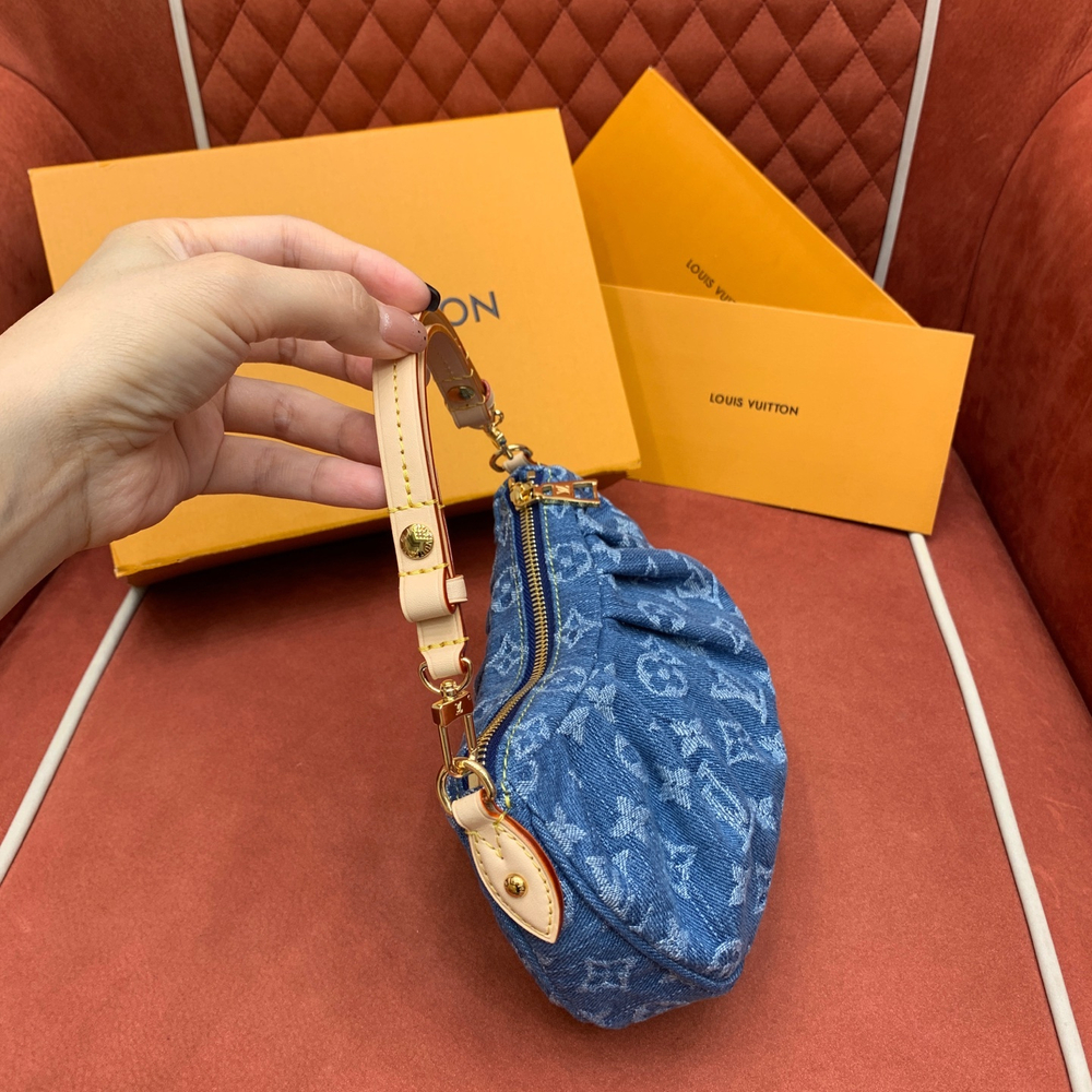 Louis Vuitton Pochette Valley