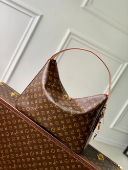 Louis Vuitton Slouchy MM