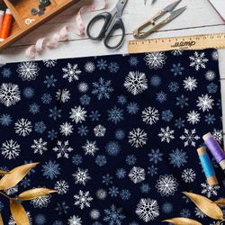 Ткань блэкаут белые и голубые снежинки на тёмно-синем фоне