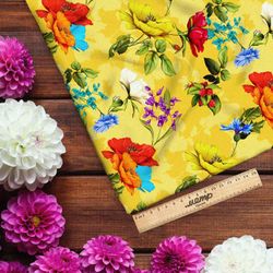 Ткань барби цветы на желтом фоне