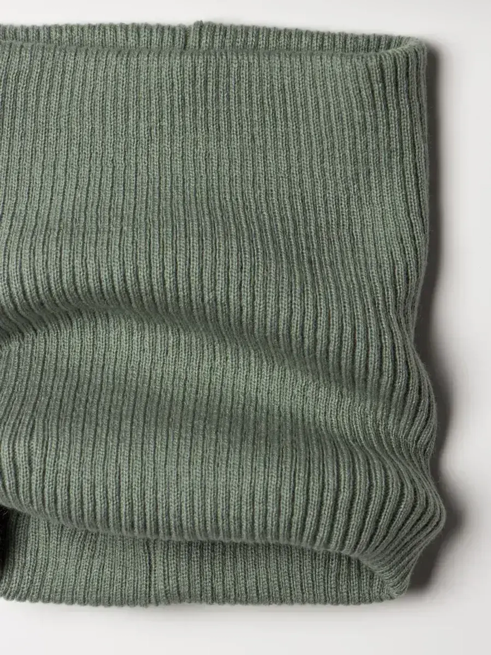 Шапка и снуд для мальчика на осень