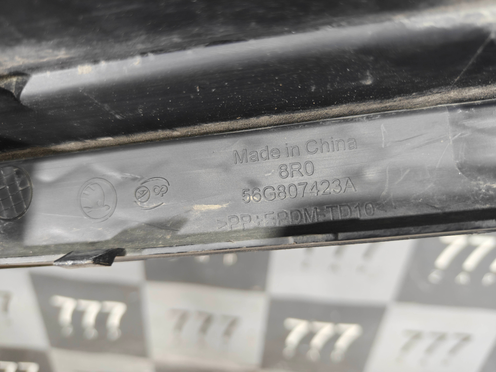 Накладка заднего бампера верхняя Skoda Kodiaq 16-нв Б/У Оригинал 56G807423A