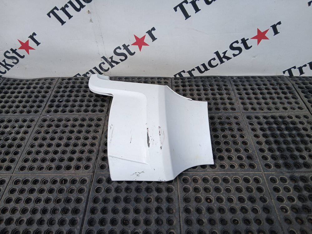 Накладка фары левой