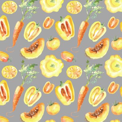 Желтые овощи на сером