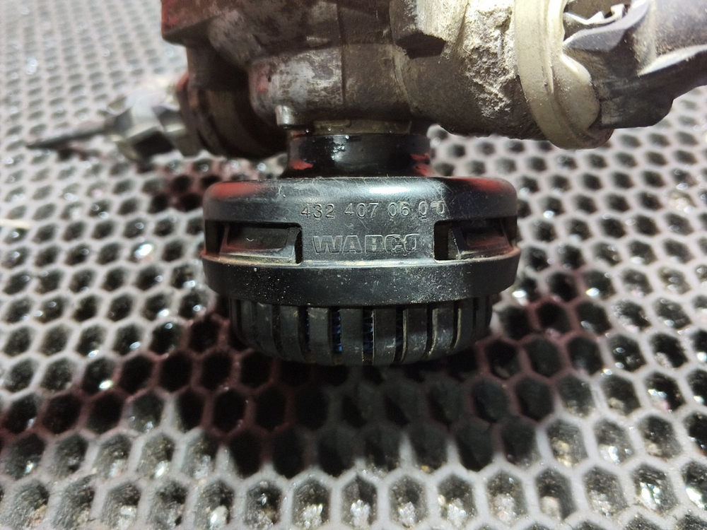 Клапан выпускной