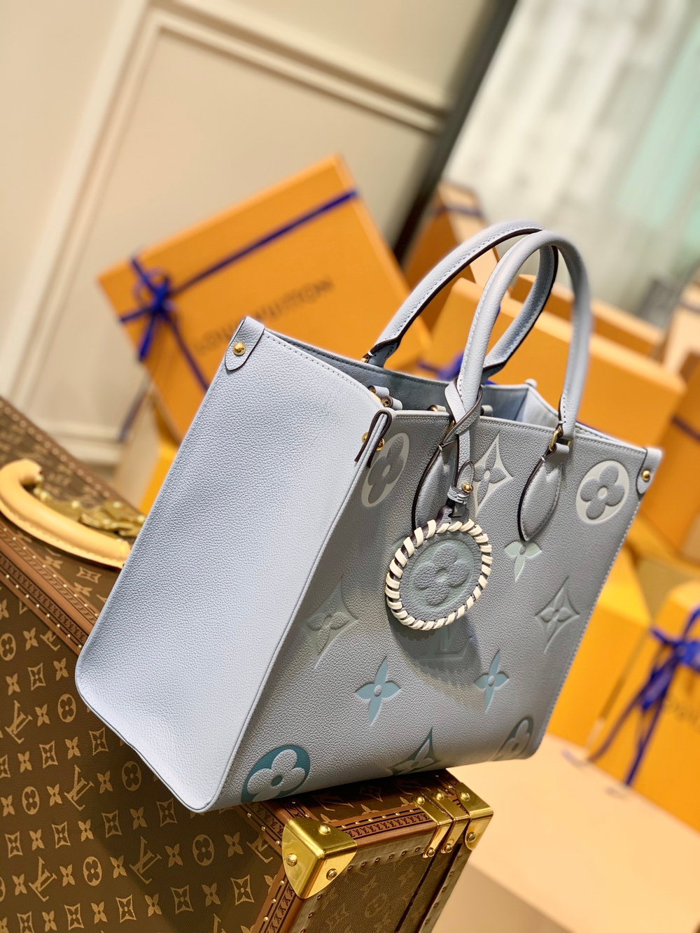 Louis Vuitton OnTheGo MM