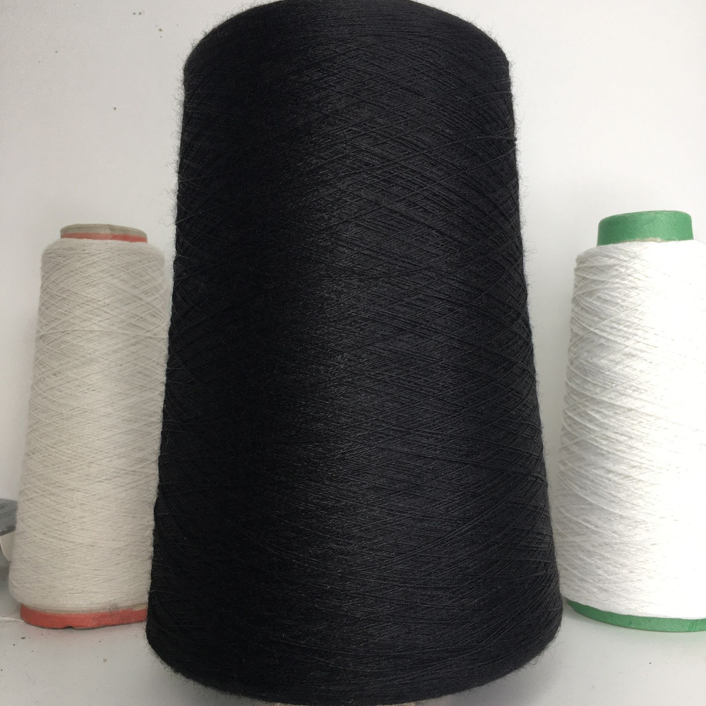 ATELIER - E.Miroglio; 70% меринос, 30% тенсель; 1500м/100гр; col.V97 черный; есть мал. бобинка 86гр.S712