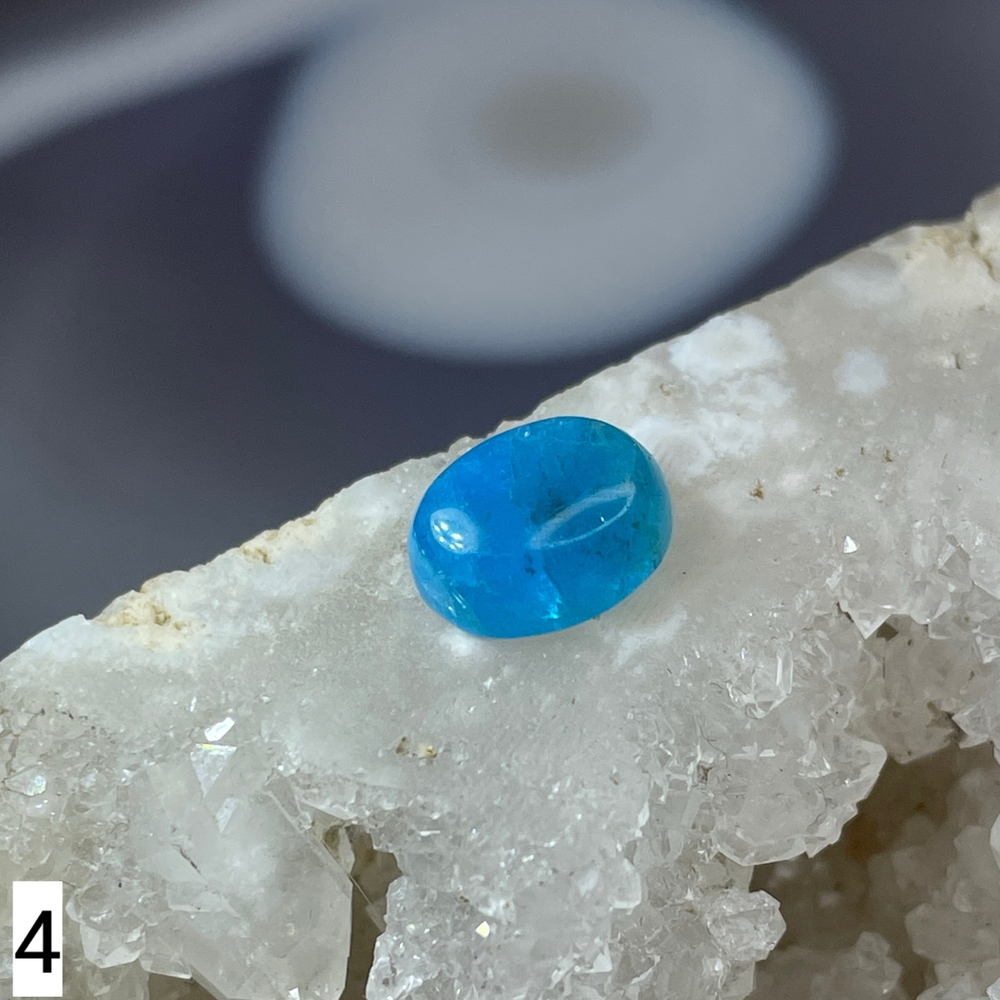 60833 Апатит кабошон овал 8*10 мм