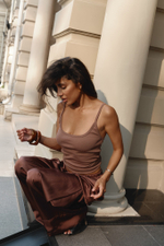 Майка из рибаны на бретелях brwn