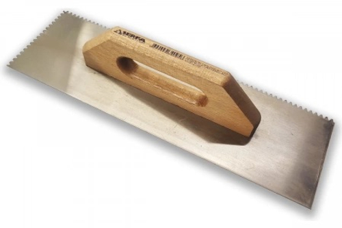 Гладилка зубчатая с открытой пластиковой ручкой V 30 см Serfa 670