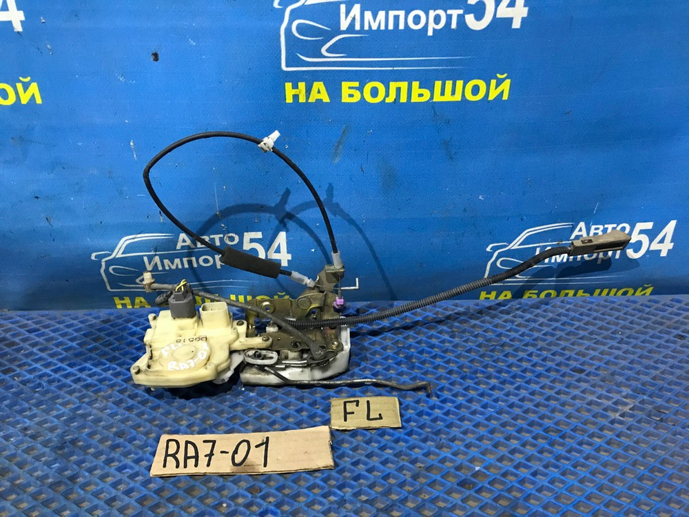 Замок двери передней левой Honda ODYSSEY 2000