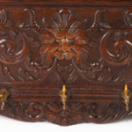 Антикварная настенная вешалка в классическом стиле