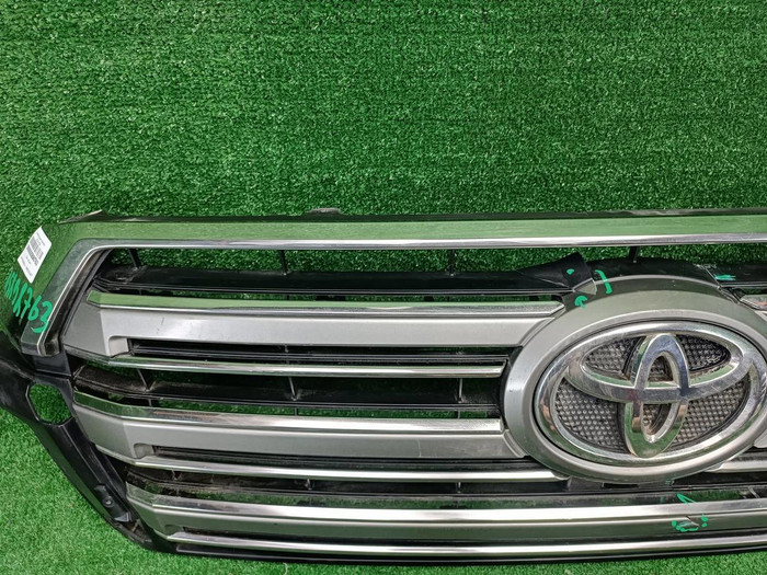 Решетка радиатора Toyota Land Cruiser 200 (2015-2021)