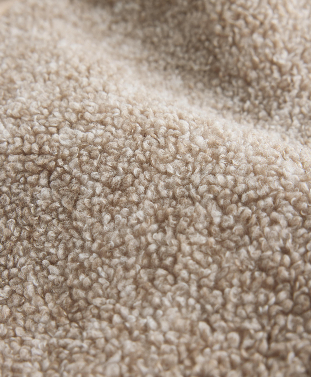 Oysho Куртка из искусственной овчины с капюшоном, серо-коричневый меланж