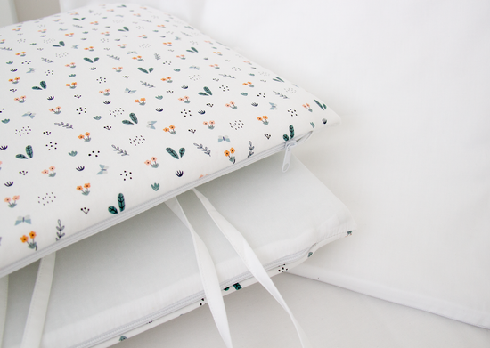 Мягкие бортики для кроватки KIDI soft "Цветочки и веточки" (сатин)