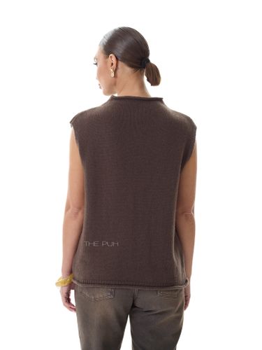 Шоколадный шерстяной жилет на пуговицах