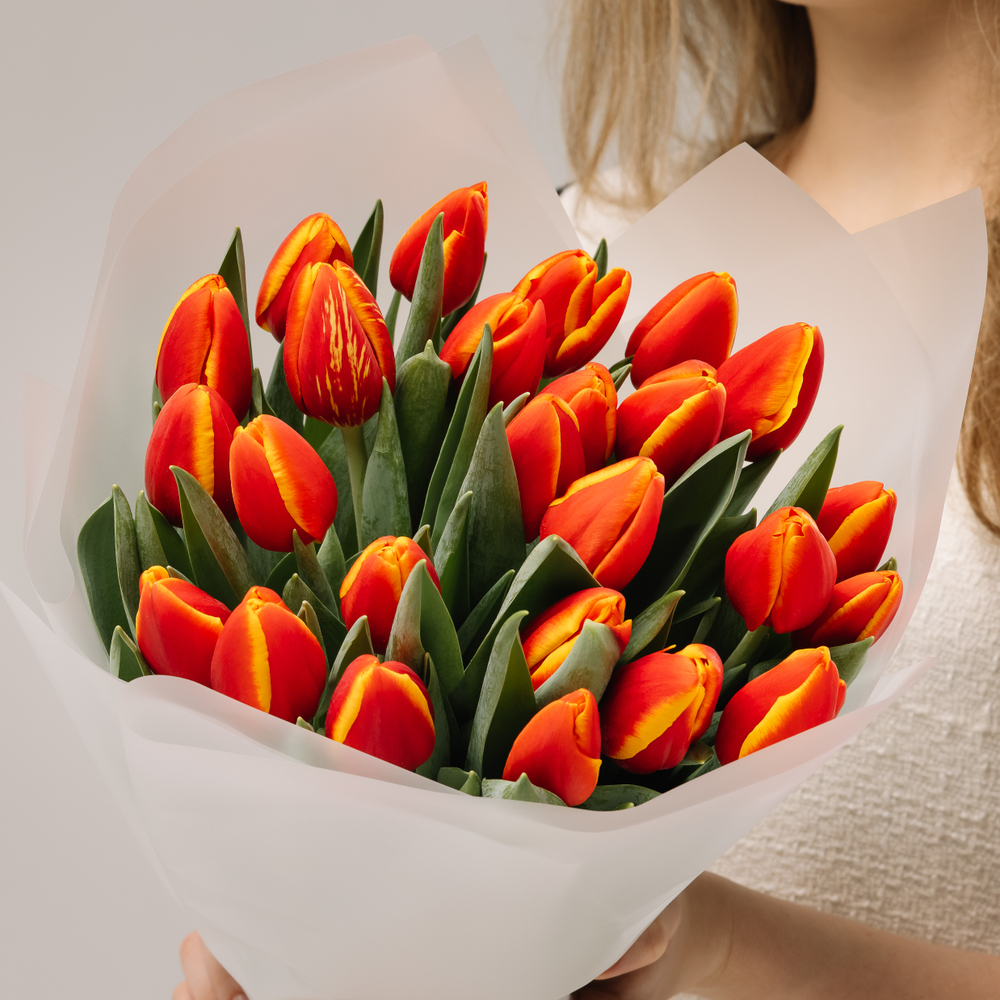 Моно-букет огненных тюльпанов