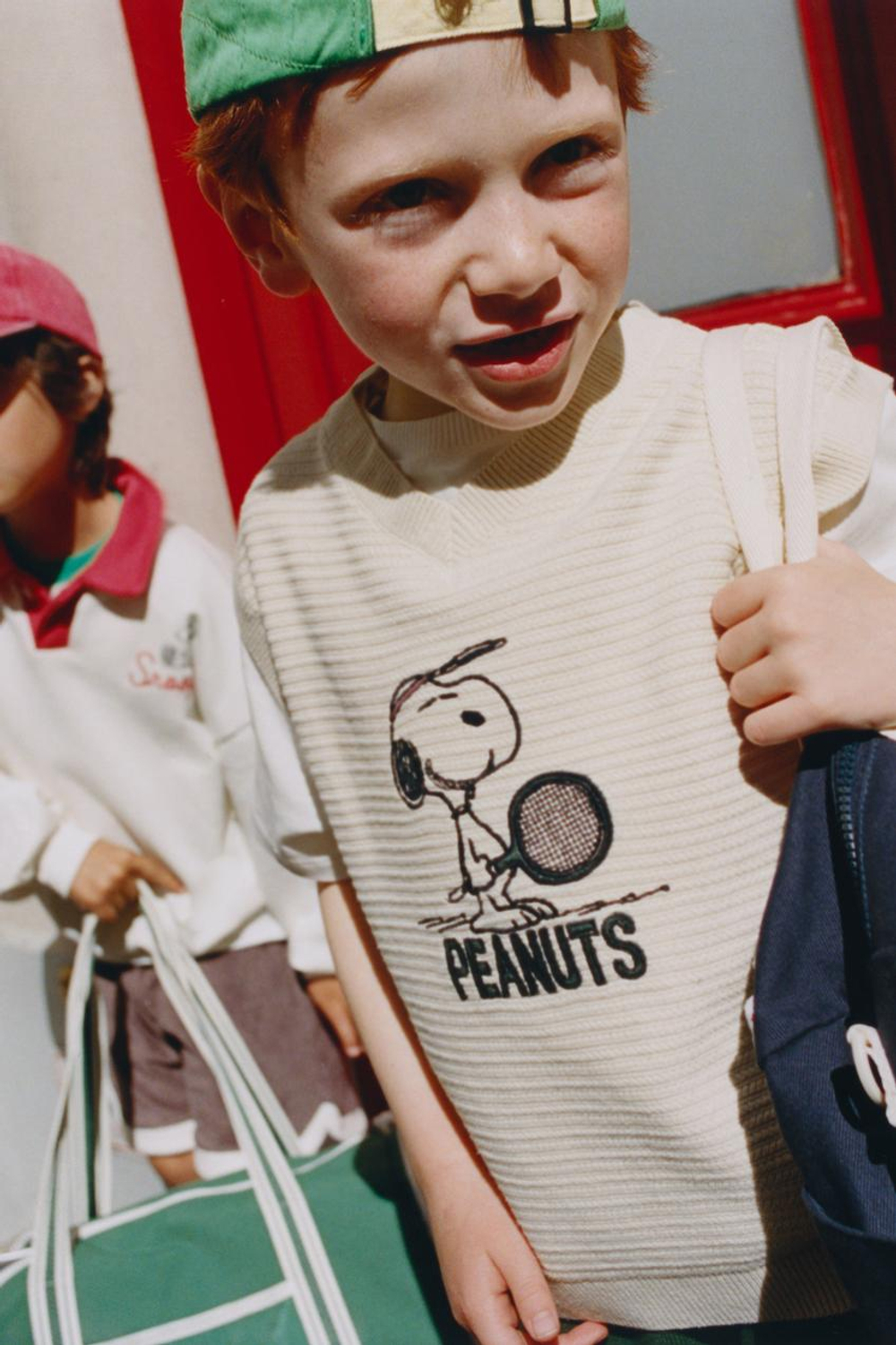 ZARA ВЯЗАНЫЙ ЖИЛЕТ С ВЫШИВКОЙ SNOOPY PEANUTS™, ЭКРЮ