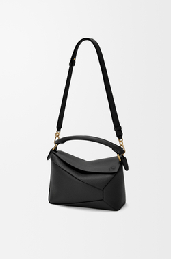 Loewe Маленькая сумка Puzzle Edge из мягкой зернистой телячьей кожи, черный
