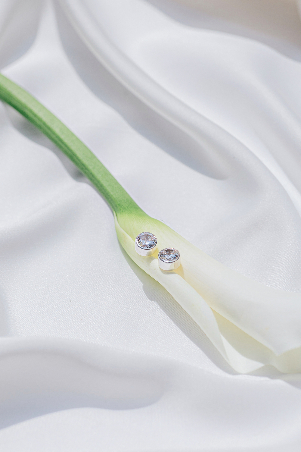 Серьги-пусеты с белым цирконом