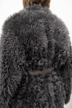 Серая шуба с воротником