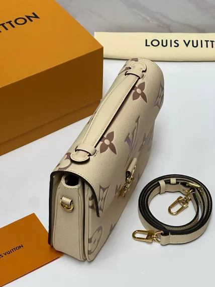 Сумка LOUIS VUITTON Pochette Métis с крупным тисненым узором