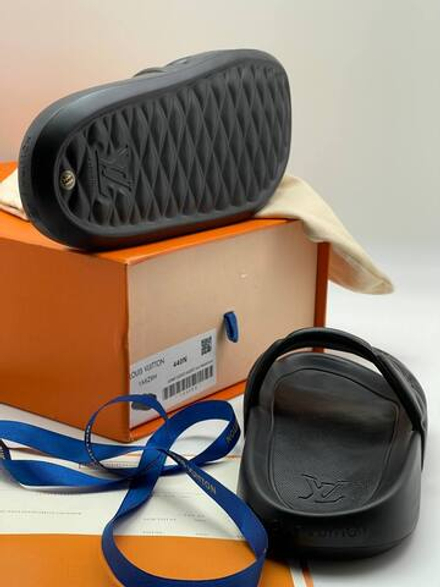 Шлепанцы Louis Vuitton