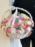 Цветочная корзина в розовой гамме