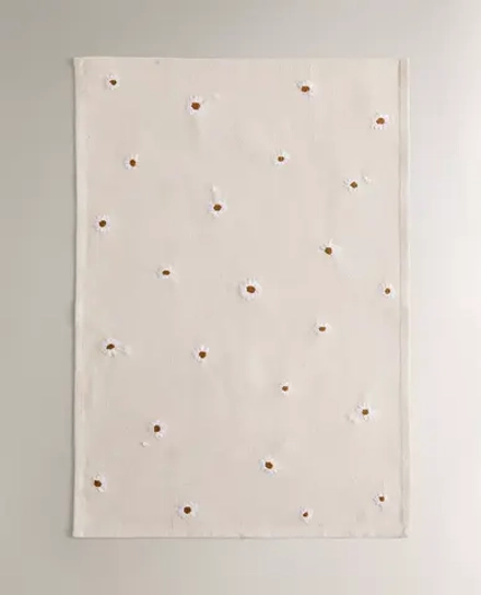 ZARA HOME КУХОННОЕ ПОЛОТЕНЦЕ ИЗ ХЛОПКА С ВЫШИВКОЙ «РОМАШКИ», ЭКРЮ