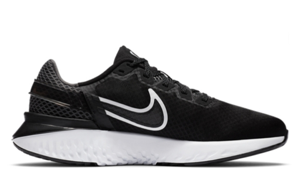 Кроссовки Nike Legend React 3