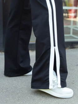 Брюки с лампасами трикотажные