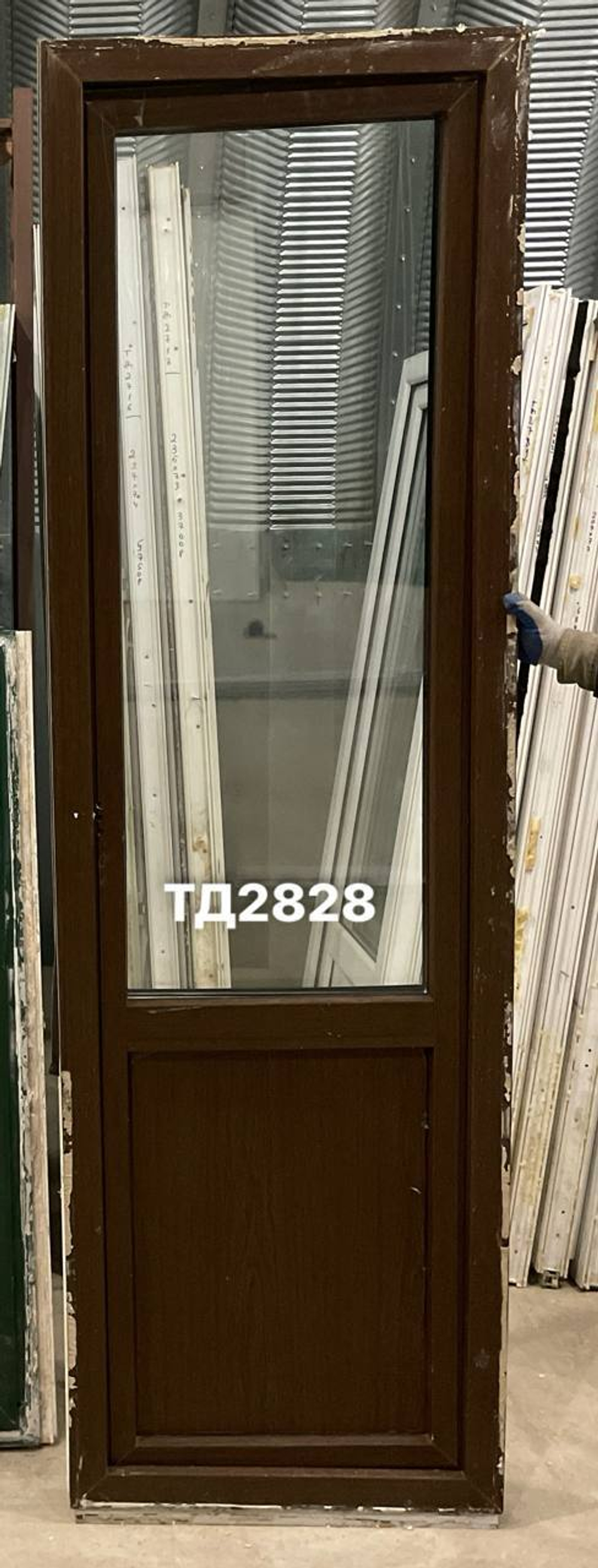 Дверь балконная пластиковая Б/У 232(в) х 70(ш)