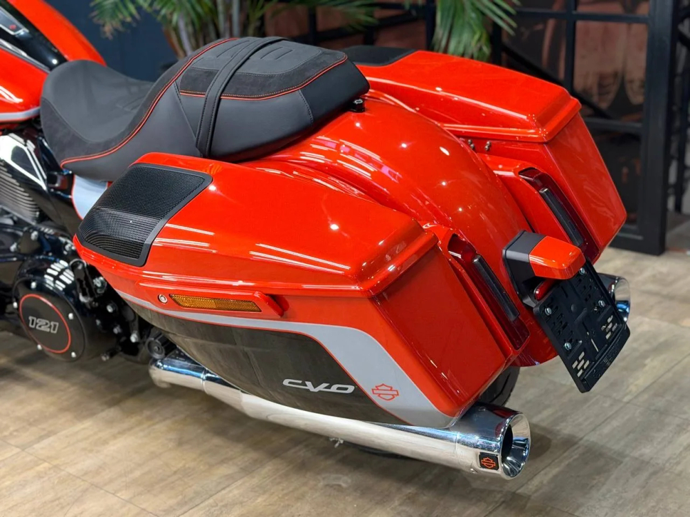 Harley-Davidson CVO Street Glide (Legendary Orange)