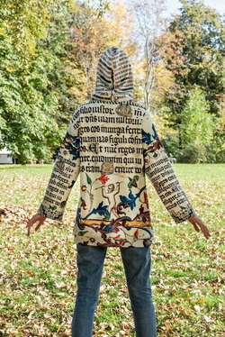 Худи "Манускрипт", по мотивам готического шрифта и иллюстраций из Бревиария короля Мартина Арагонского