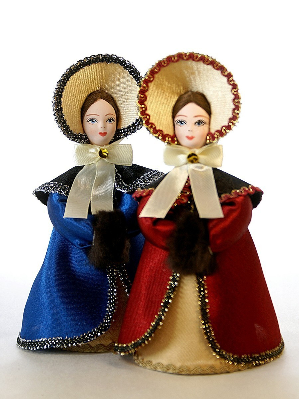 Кукла Петербургская барышня в зимнем костюме 19 века