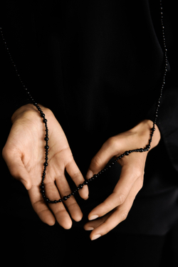 Длинные бусы Alethea из черного агата Loginova x QUARZ